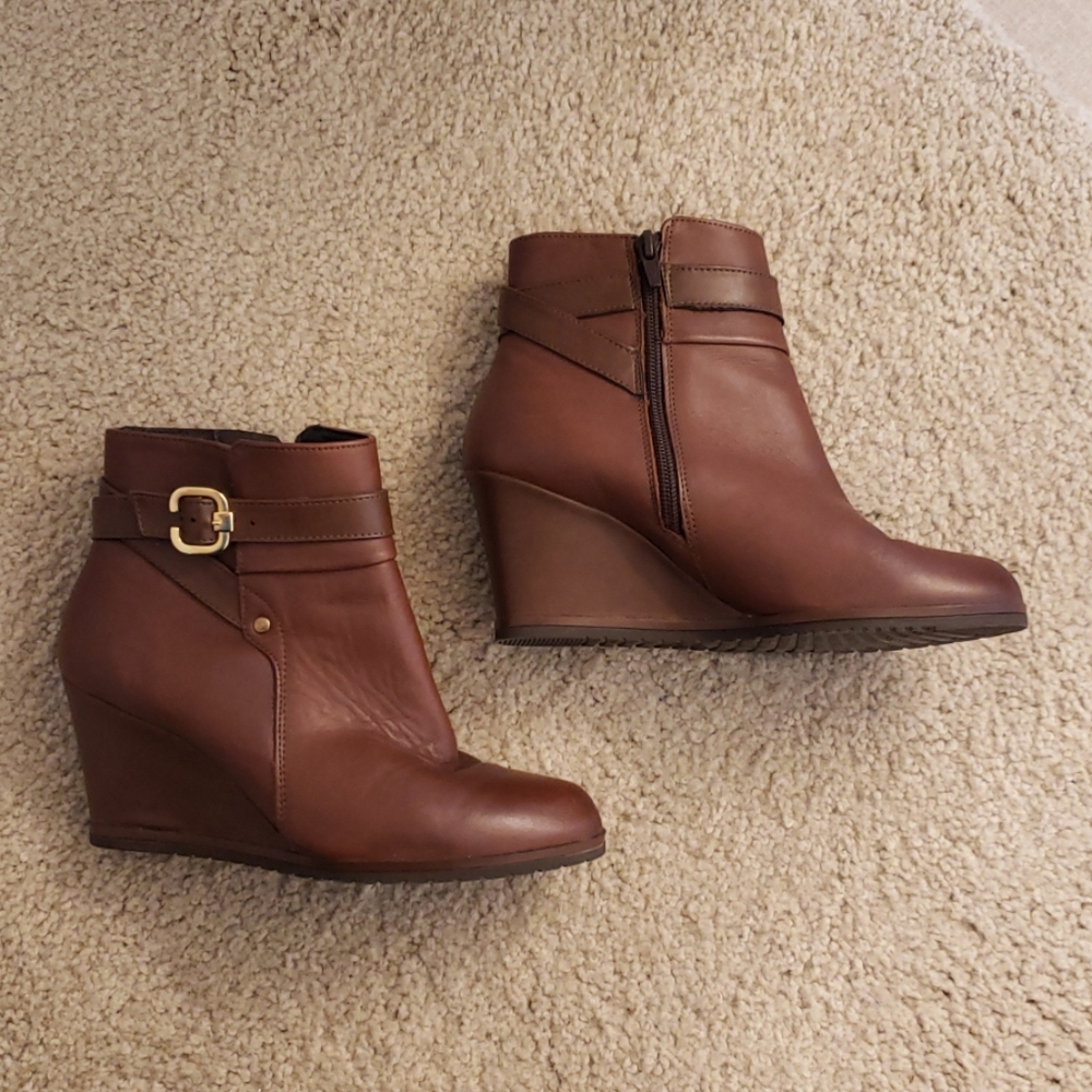 EUC Brown wedge booties